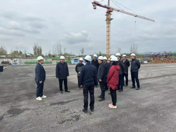 陕西省体育局党组书记、局长尤磊一行至洋县全民健身中心和体育场建设项目现场调研